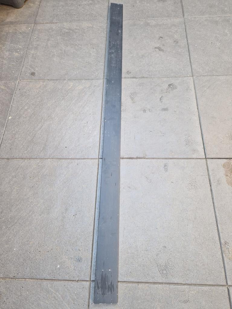 Zwart geschilderde plint 205x10cm, Ophalen, Mdf, 200 tot 250 cm, Plinten