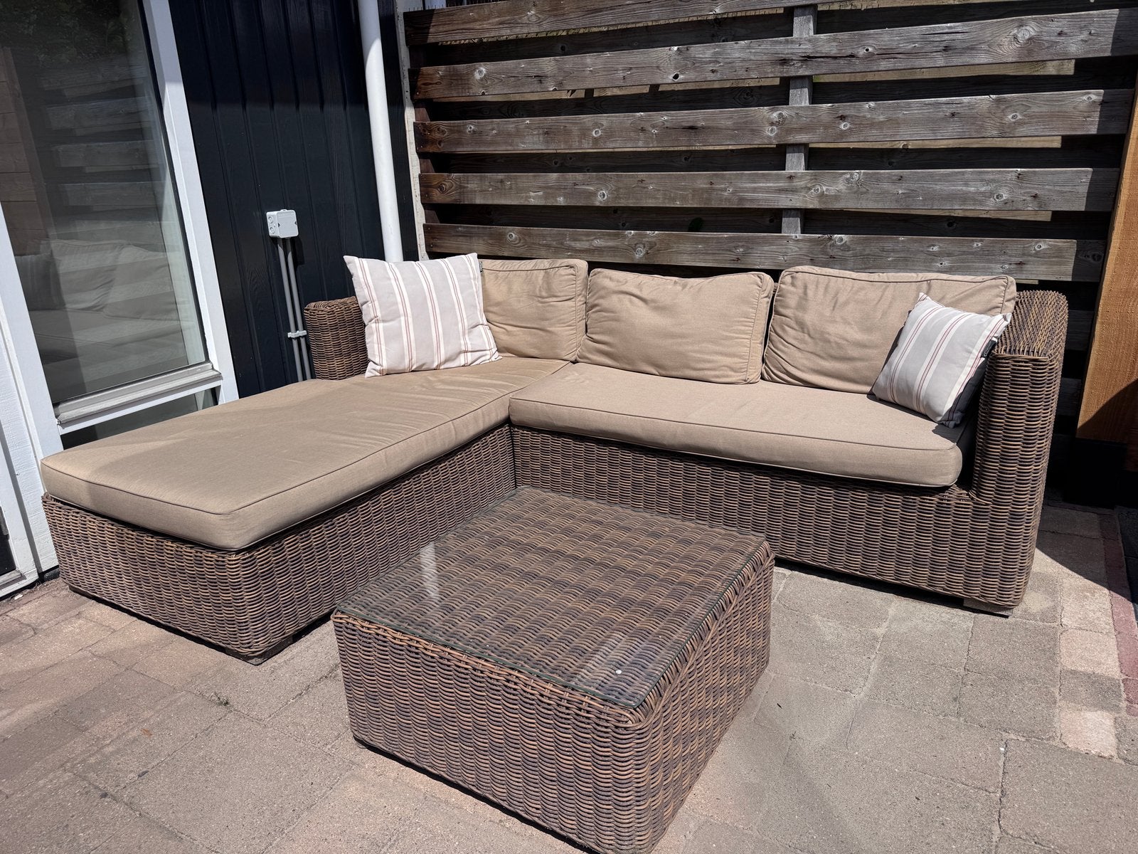 Zandkleurige loungeset met tafel 260x200x75, Ophalen, 4 zitplaatsen, Kunststof, Gebruikt