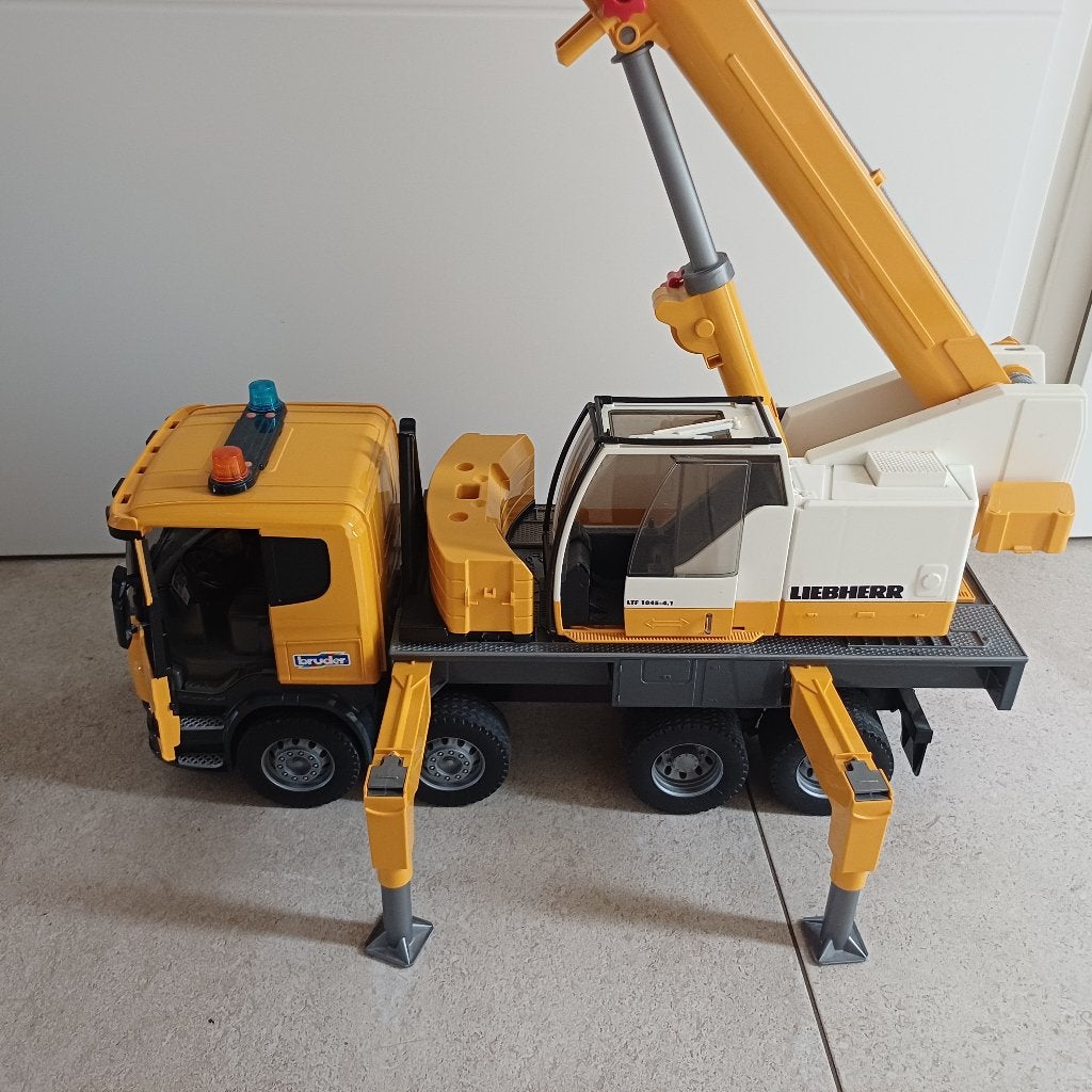 Liebherr kraanwagen, Kinderen en Baby's, Speelgoed | Speelgoedvoertuigen, Ophalen, Gebruikt