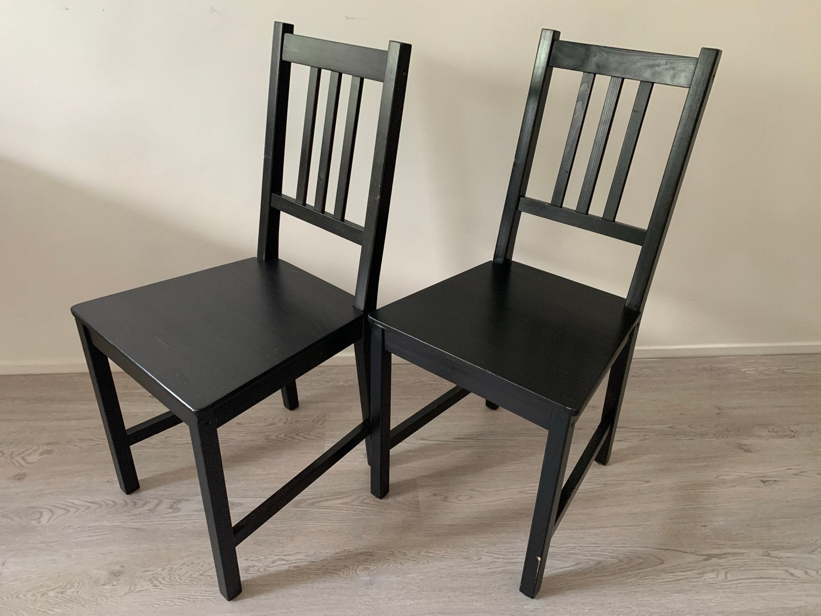 Twee zwarte Ikea Stefan stoelen - Gebruikt maar goed, Huis en Inrichting, Stoelen, Ophalen, Gebruikt, Twee, Zwart