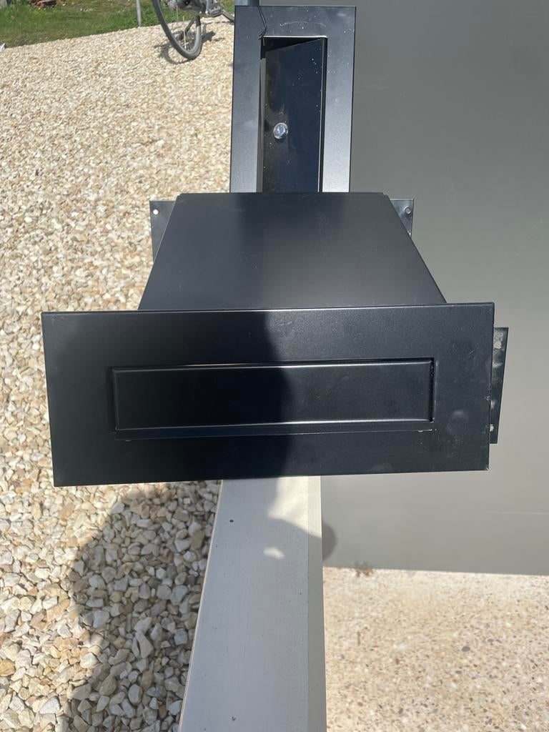 Zwarte Inbouw Brievenbusklep met Achterklep, Tuin en Terras, Brievenbussen, Ophalen, Zo goed als nieuw, Inbouw, Staal