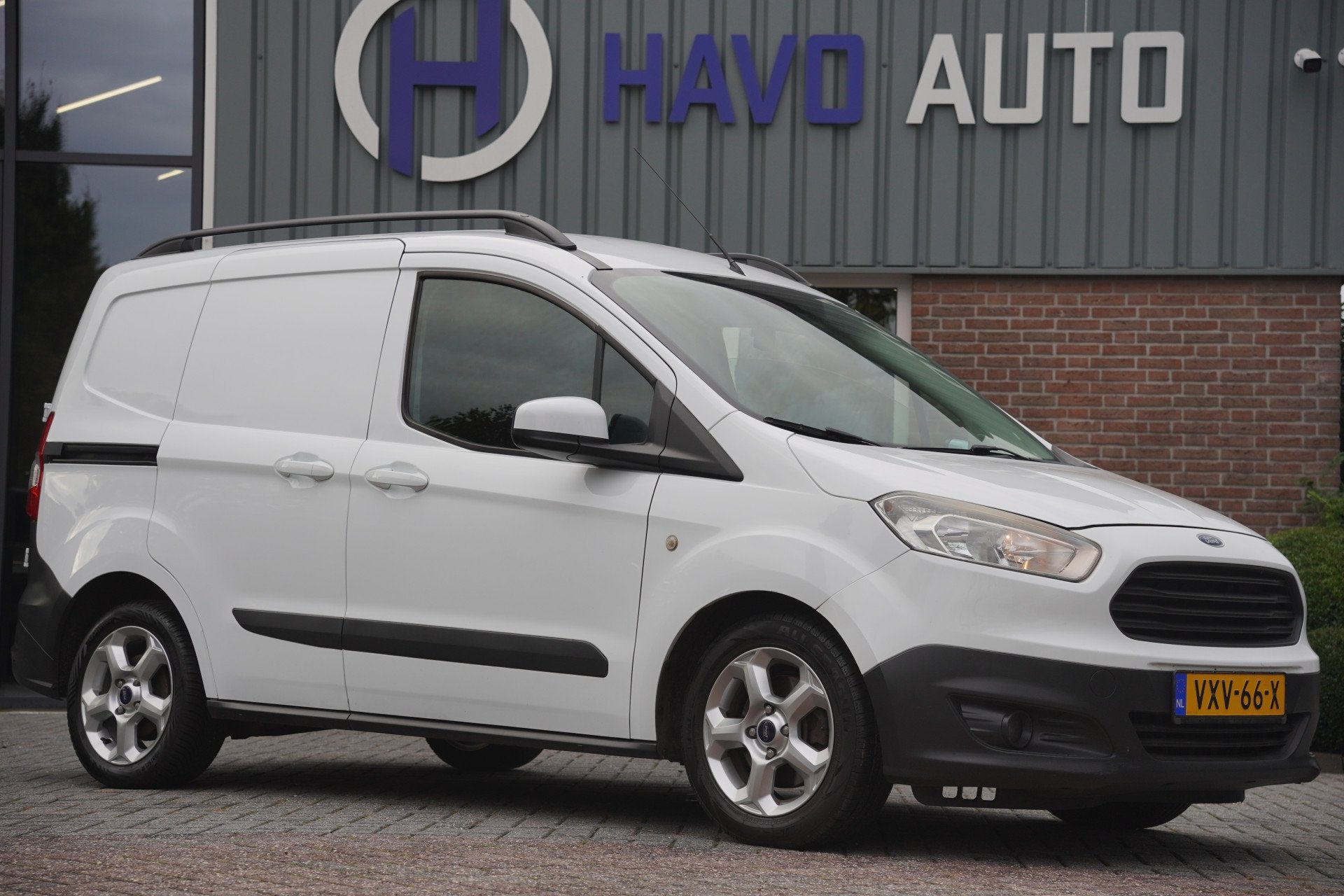 Ford Transit Courier 1.0, AIRCO, STOELVERWARMING, BTW-VRIJ /, Auto's, Euro 5, Gebruikt, Zwart, Wit