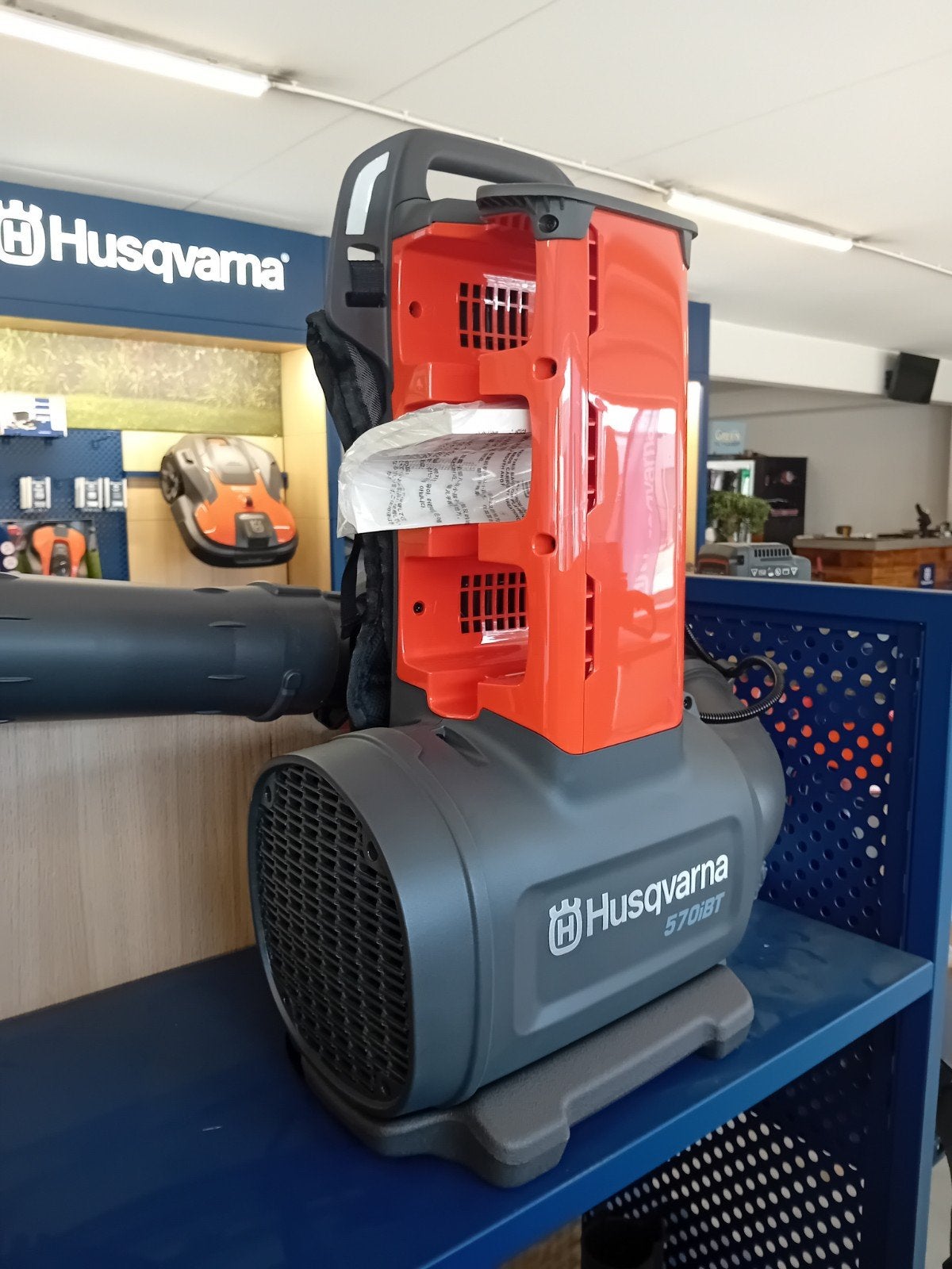 Nieuwe Husqvarna 570iBT Bladblazer - Krachtig en Efficiënt, Benzine, Ophalen of Verzenden, Husqvarna, Ruggedragen