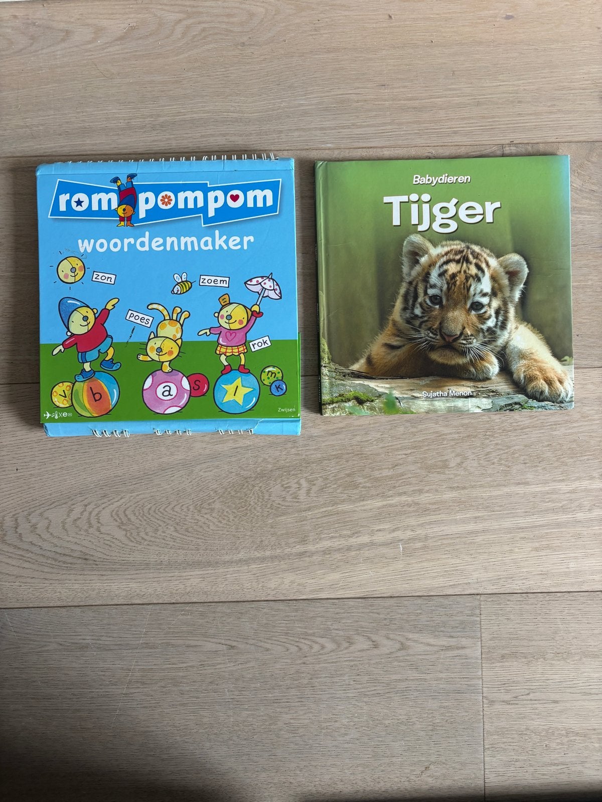 Rom Pom Pom Woordenmaker & Baby Tijger Boek, Ophalen of Verzenden, Zo goed als nieuw, Uitklap-, Voel- of Ontdekboek, 1 tot 2 jaar