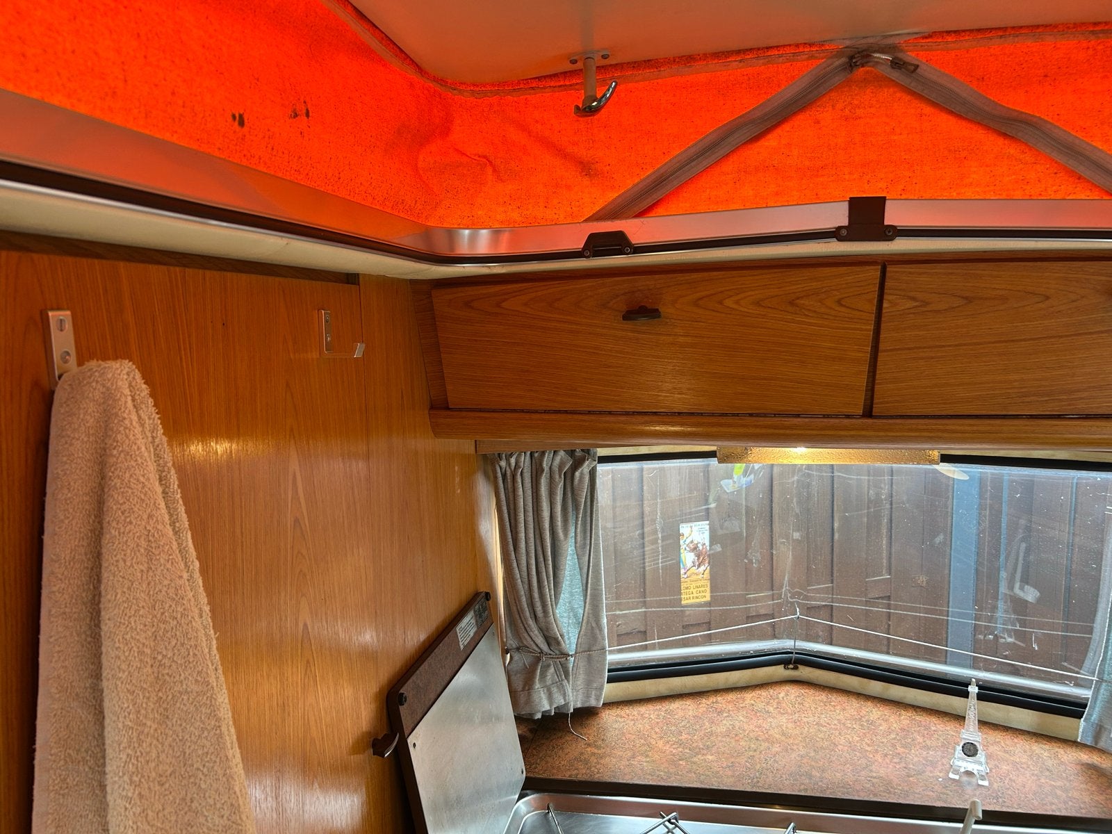 Eriba Touring caravan met hefdak 1984, Standaardzit, Particulier, 4 tot 5 meter, 500 - 750 kg