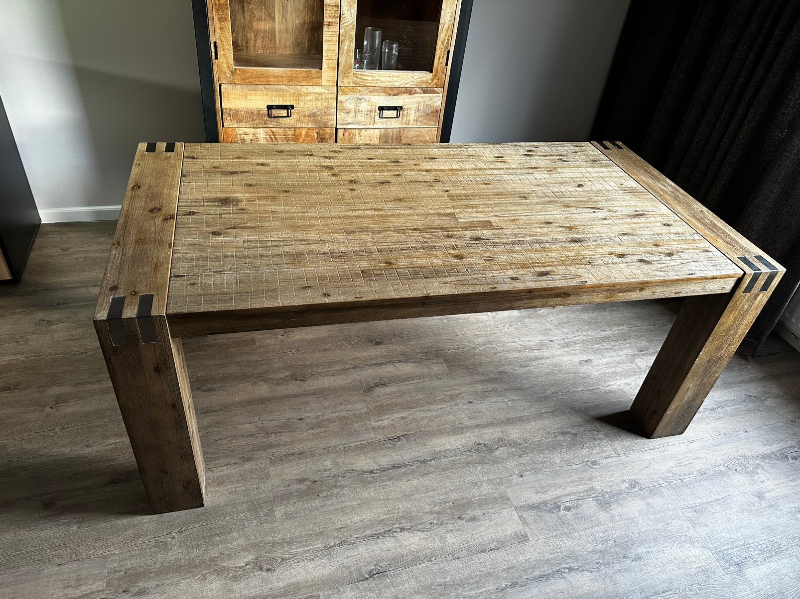 Robuuste eetkamer tafel, Ophalen