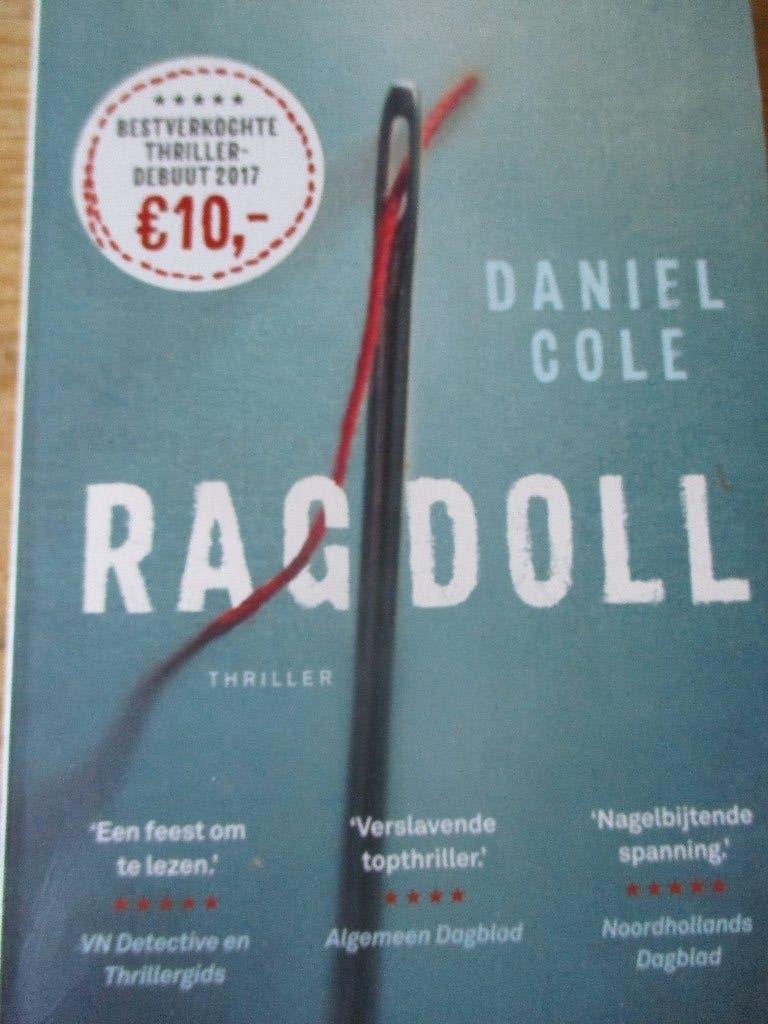 Daniel Cole "Ragdoll"   ( Nederlands).', Boeken, Europa overig, Ophalen of Verzenden, Zo goed als nieuw, Daniel Cole