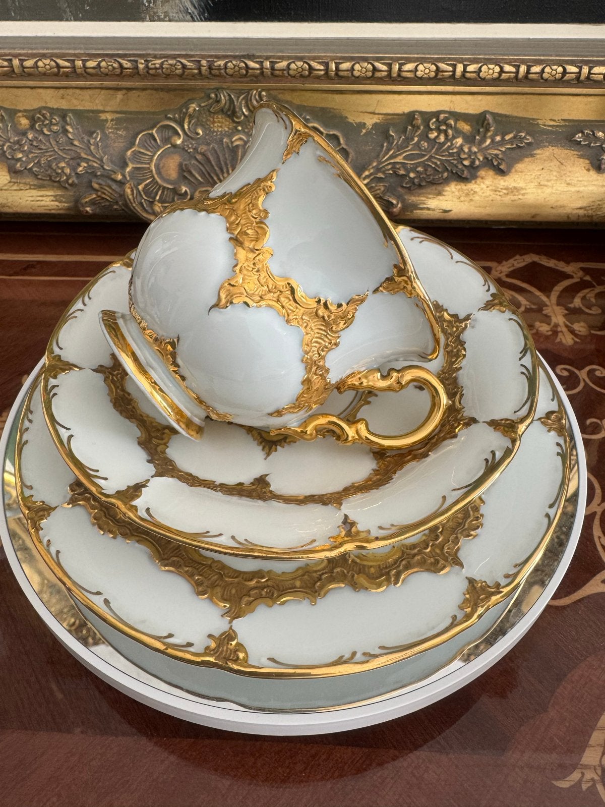Meissen Porseleinen Thee Kop en Schotel met Gouden Decoratie, Ophalen of Verzenden