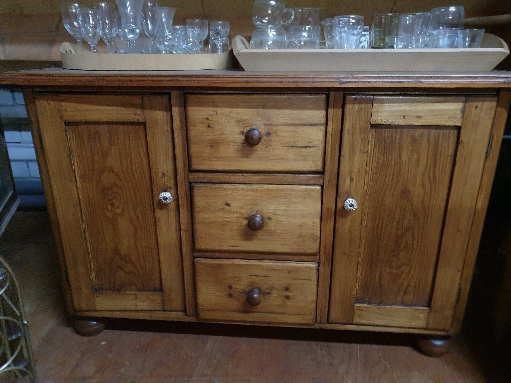 Antiek massief houten Dressoir, ook heel geschikt voor je TV, Antiek en Kunst, Ophalen