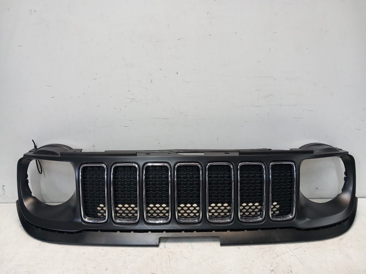 Grille Jeep Renegade, Jeep, Onderdelen@venauto.nl, Van der Ven Autorecycling B.V., Gebruikt