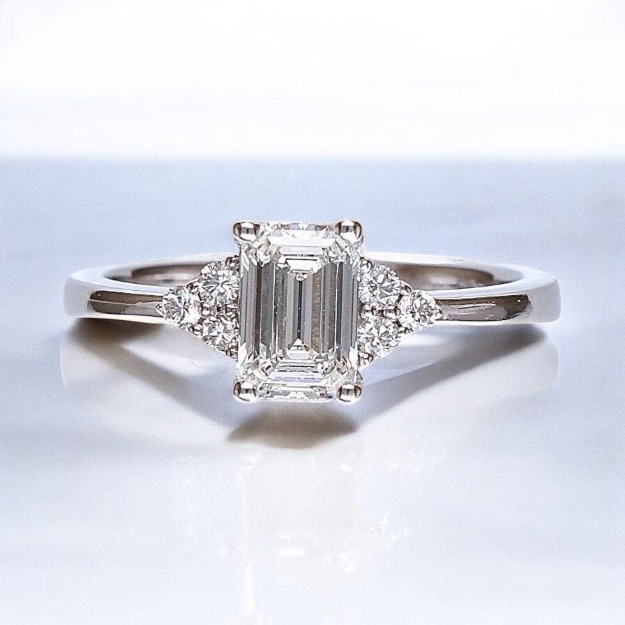 18K White Gold with 1 CRT Baguette Diamonds, Ophalen of Verzenden, Zo goed als nieuw, Info@kleenedelmetalen.nl, 17 tot 18