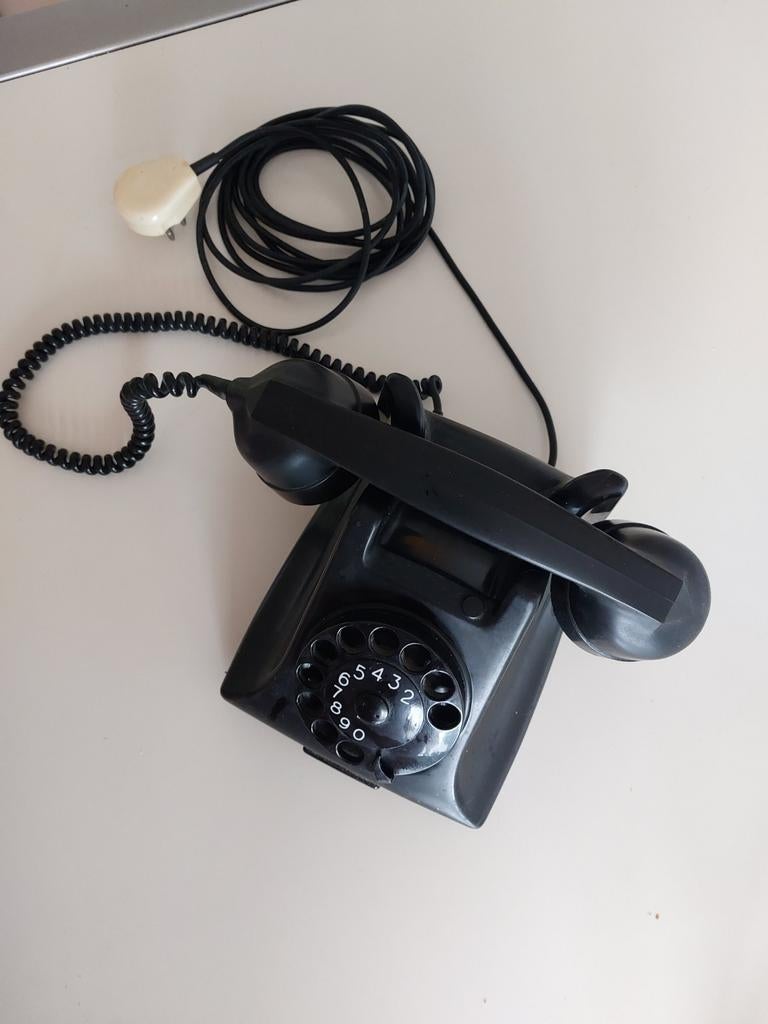 Vintage Bakelieten Zwarte PTT Telefoon met Draaischijf, Telecommunicatie, Vaste telefoons | Niet Draadloos, Ophalen, Gebruikt