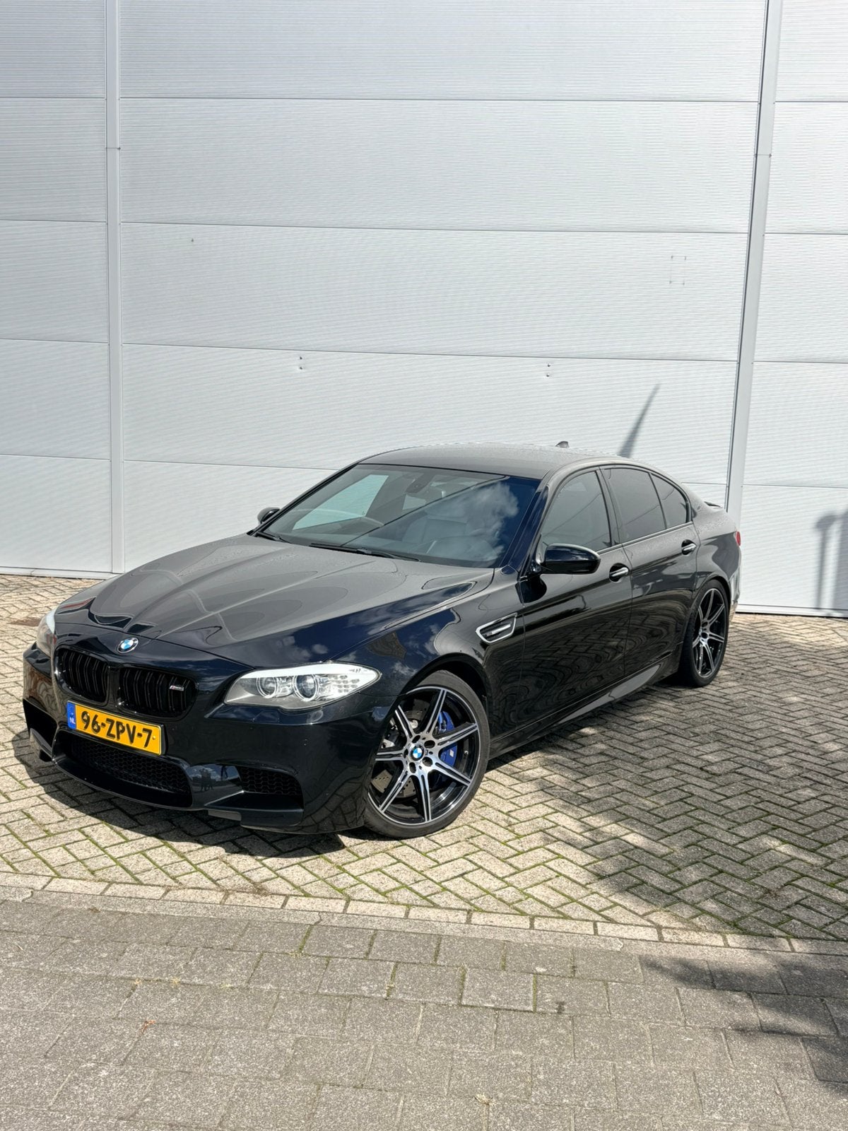 BMW 5-Serie M5 4.4 412KW/560PK 2013 Zwart, Auto's, Automaat, Achterwielaandrijving, 8 cilinders, 2000 kg