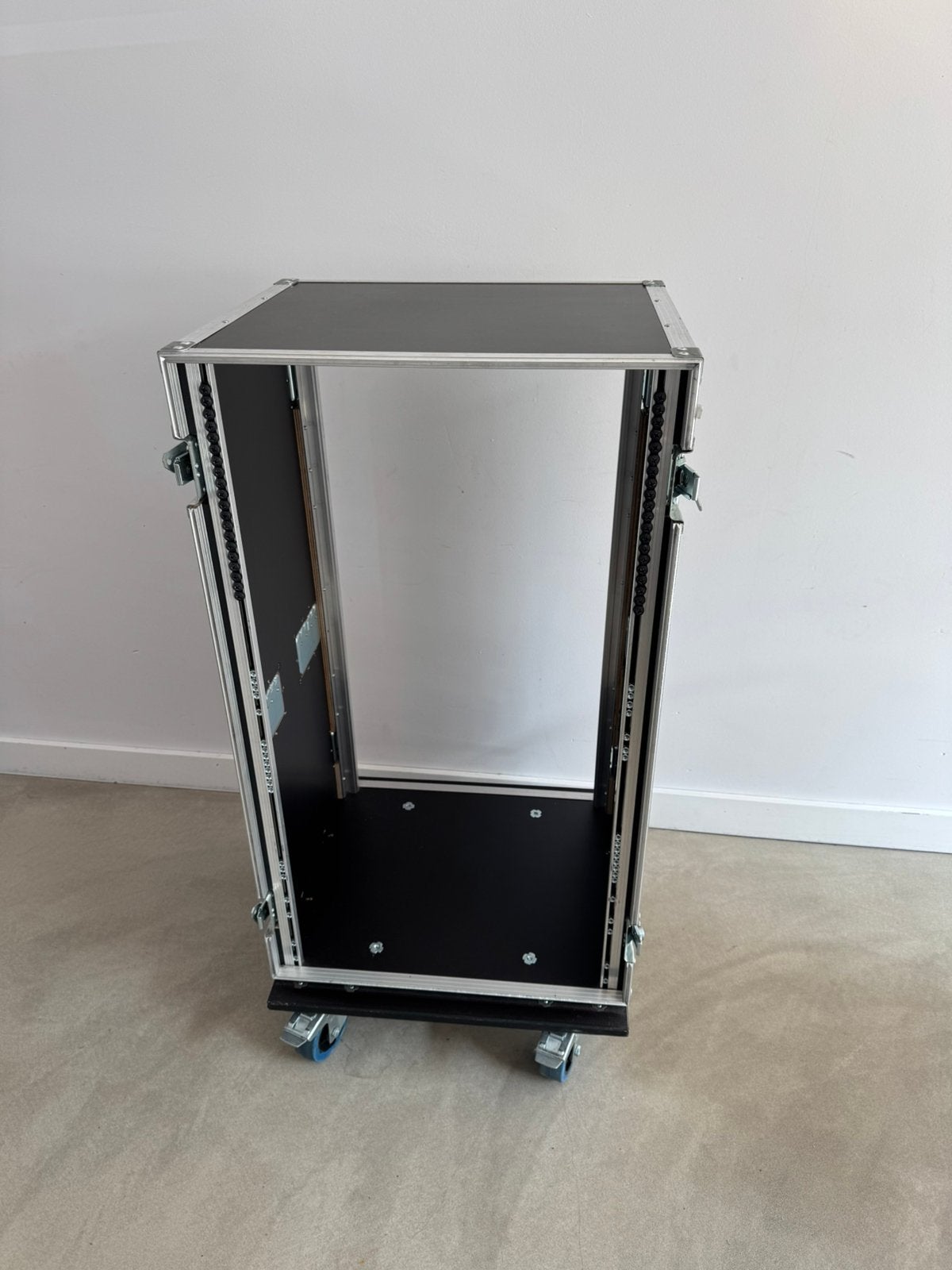19 inch rack 20U Flightcase 20 HE met wielen, Ophalen, Zo goed als nieuw, Overige instrumenten, Flightcase