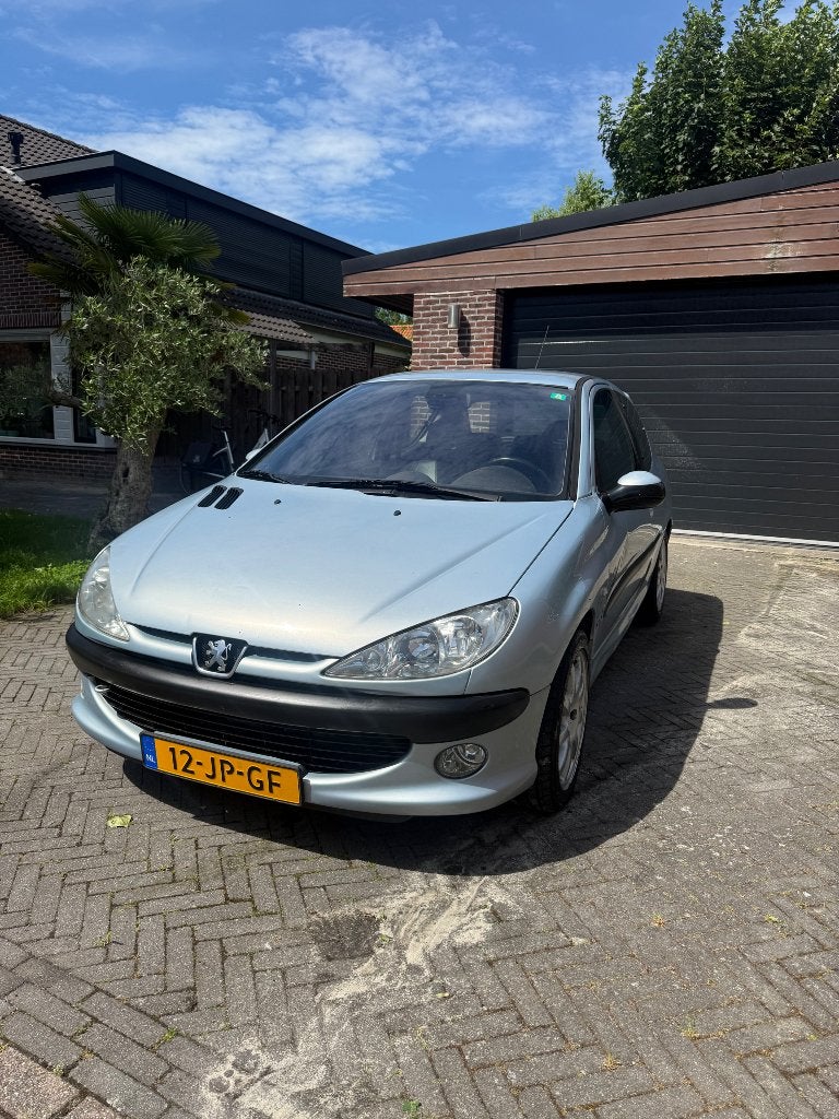 Peugeot 206 2.0 GTI AIRCO NIEUWE APK 16V 3D 2002 Grijs, Auto's, Peugeot, Particulier, ABS, Achteruitrijcamera, Adaptieve lichten
