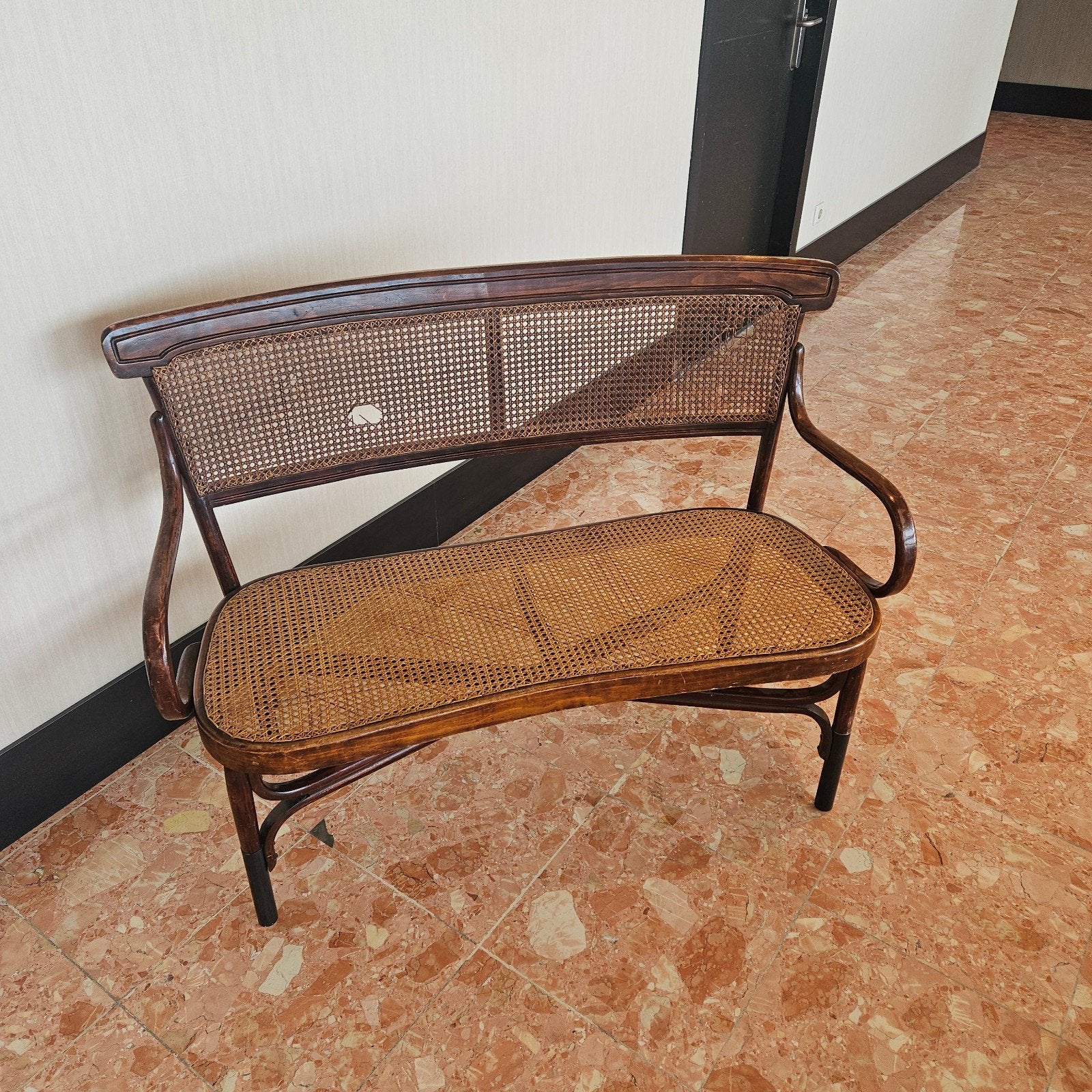 Antieke Thonet stijl bank met rotan zitting en rugleuning, Ophalen