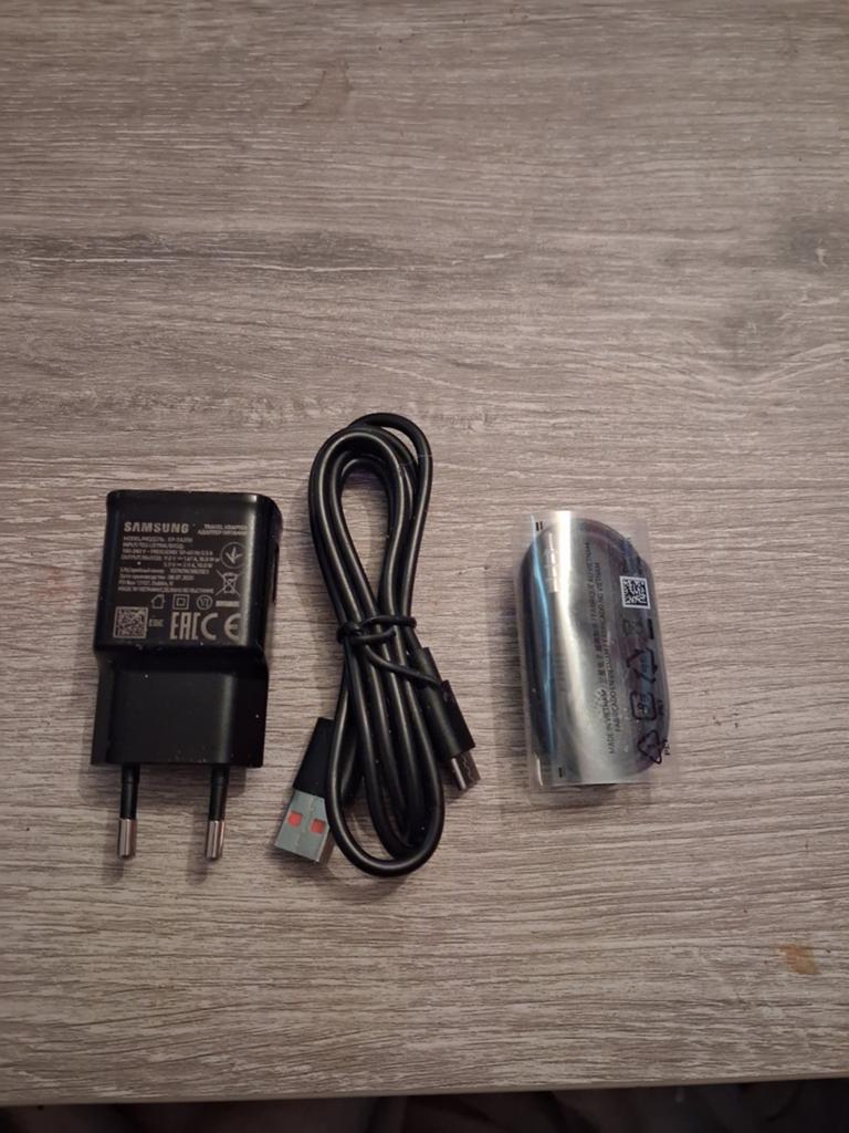 Samsung Oplader met USB-kabel, Telecommunicatie, Mobiele telefoons | Telefoon-opladers, Ophalen of Verzenden, Zo goed als nieuw
