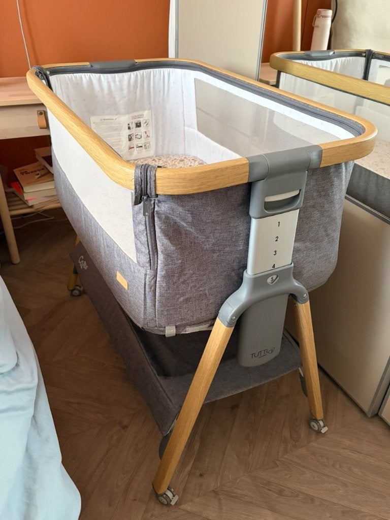 Tutti Bambini CoZee Bedside Crib cosleeper, Ophalen, Gebruikt, Wieg
