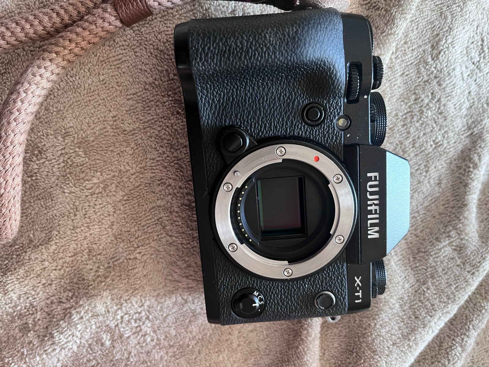 Fuji XT1 body nieuwstaat met grip en flitser, Ophalen, Zo goed als nieuw, Geen optische zoom