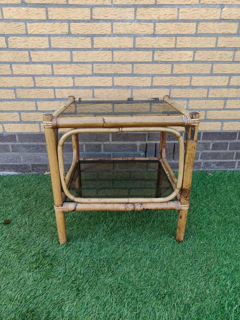 Mooie bamboe bijzettafel met glasplaatjes, Huis en Inrichting, Minder dan 55 cm, Gebruikt, Vierkant, Landelijk