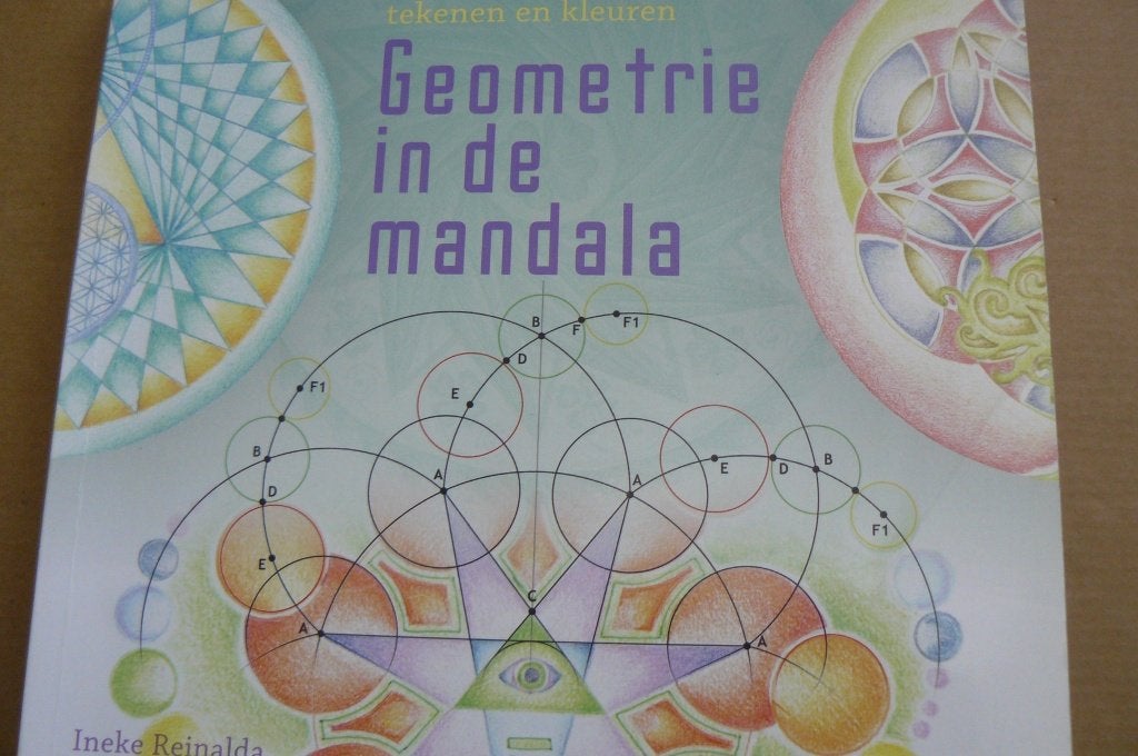 MANDALA / geometrie / Graancirkels tekenen en kleuren, Ophalen of Verzenden, Zo goed als nieuw, Overige onderwerpen, Achtergrond en Informatie