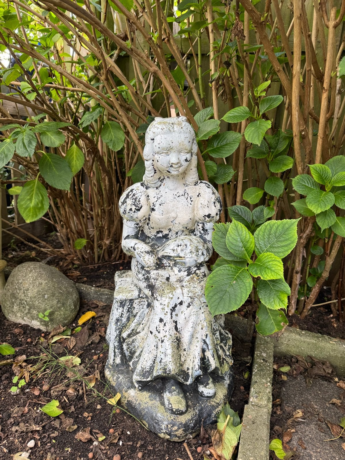 Klassiek stenen tuinbeeld van een vrouw, Tuin en Terras, Ophalen of Verzenden, Gebruikt, Steen, Mensenbeeld