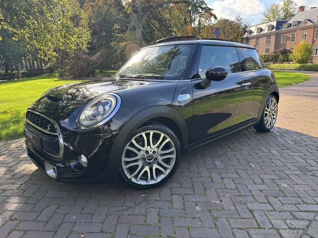Mini 2.0 Cooper S AUT 2015 Zwart Dealer onderhouden NAP FULL, Zwart, 4 stoelen, Origineel Nederlands, Bedrijf