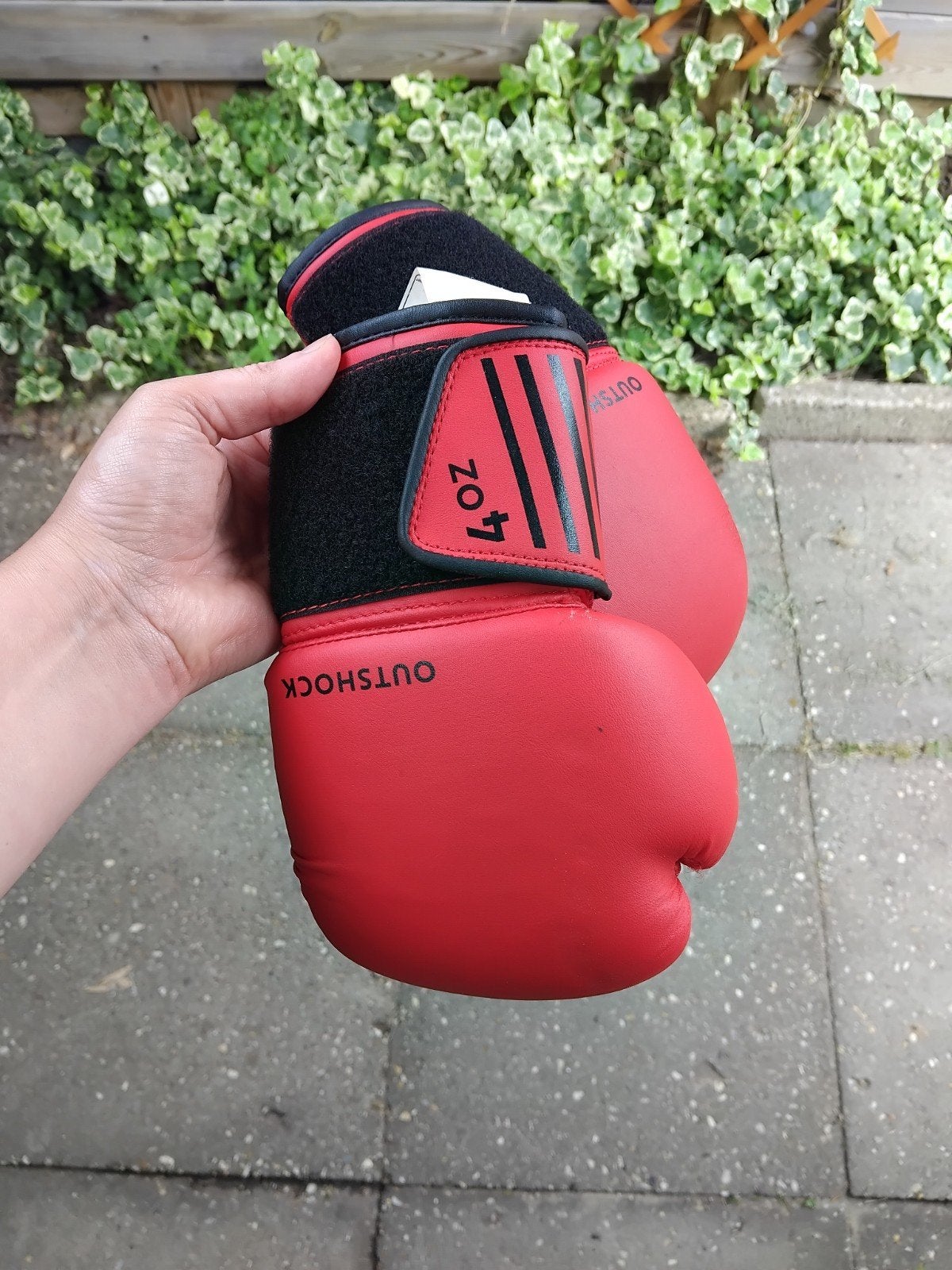 Rode bokshandschoenen - Outshock 4 oz, Ophalen of Verzenden, Nieuw, Bokshandschoenen