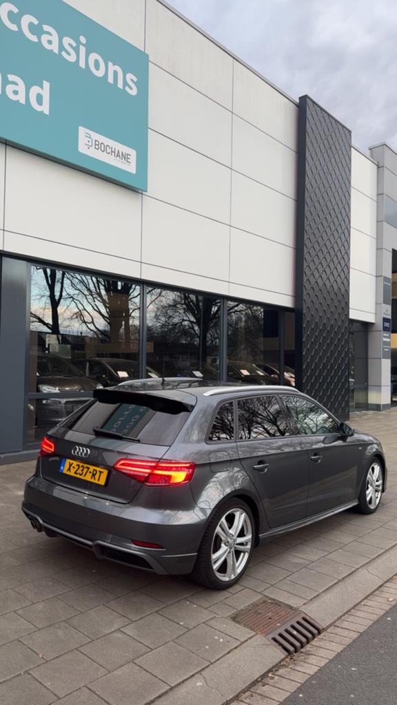 Audi A3 1.5 Tfsi 150pk CoD Ultra S-tronic 2019 Grijs, Auto's, 1498 cc, Zwart, 4 cilinders, Leder en Stof