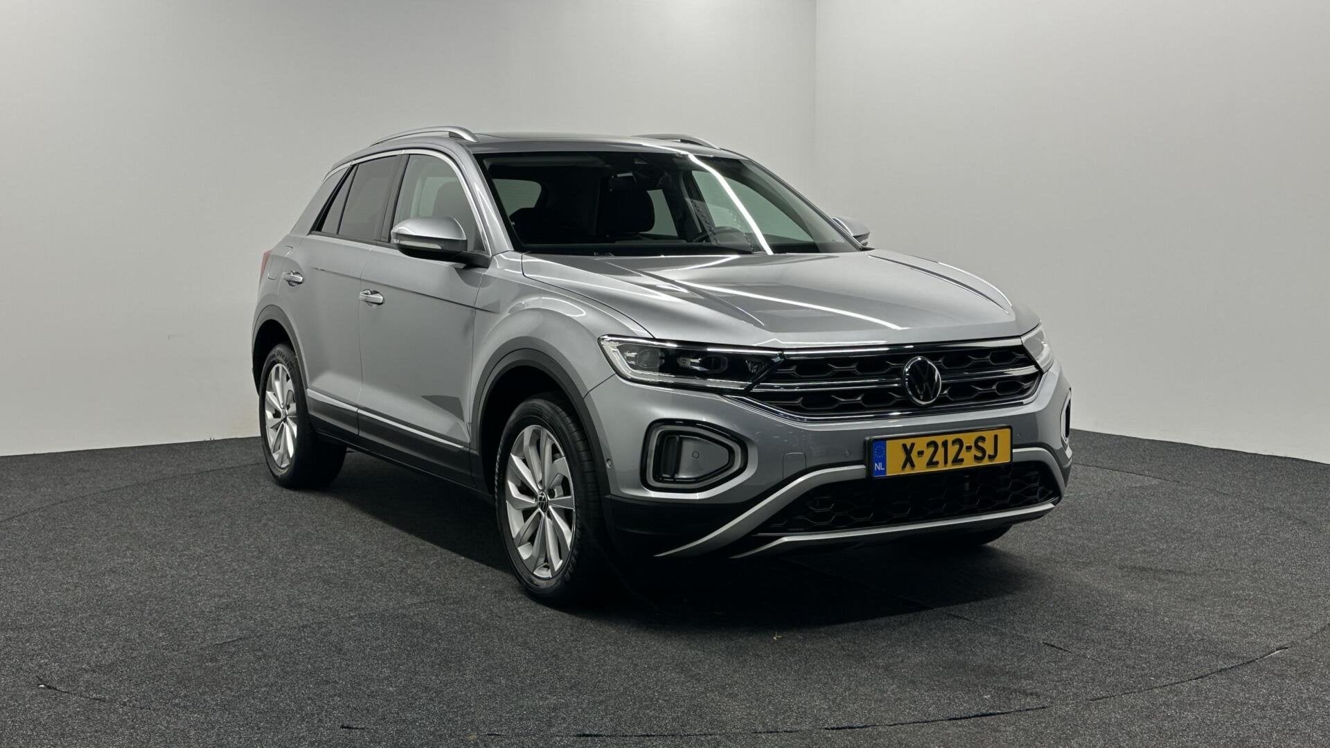 Volkswagen T-Roc 1.5 TSI R-Line Business+ PANO CARPLAY ADAPT, Auto's, Stof, Euro 6, 4 cilinders, 1253 kg