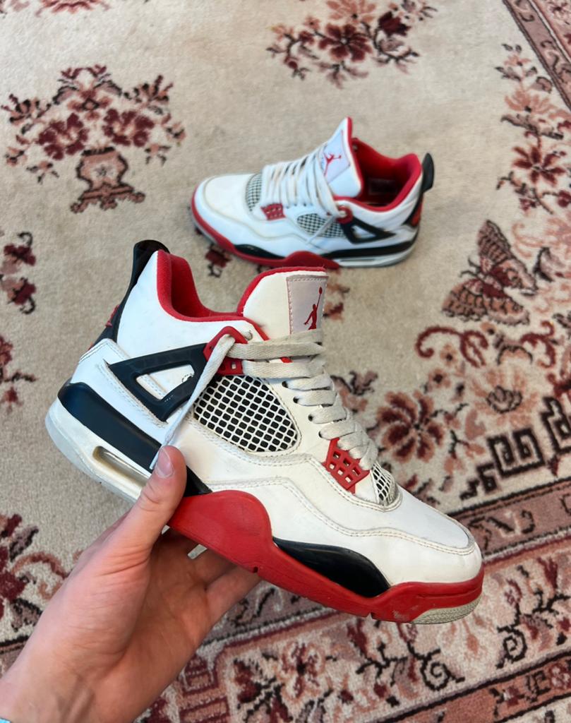 Jordan 4 Wit Rood Maat 41, Kleding | Heren, Schoenen, Wit, Ophalen of Verzenden, Sneakers of Gympen, Gedragen