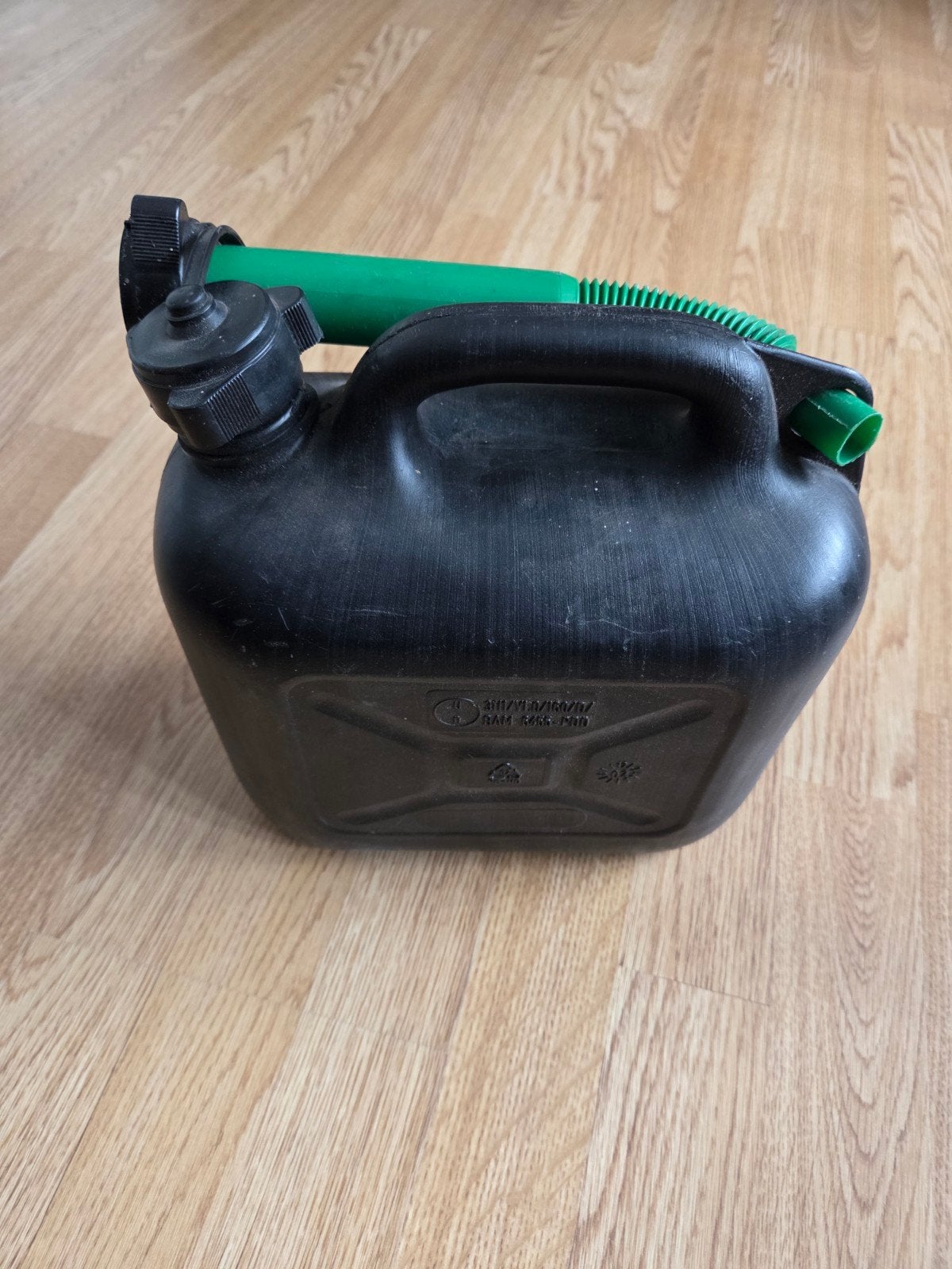 Jerrycan 5 liter met schenktuit voor benzine, Ophalen