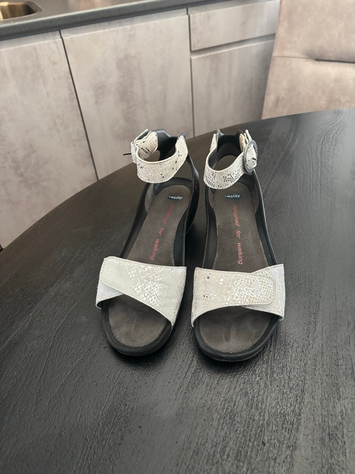Wolky sandalen maat 40, wit/zwart, Kleding | Dames, Schoenen, Wit, Zo goed als nieuw, Sandalen of Muiltjes, Ophalen of Verzenden