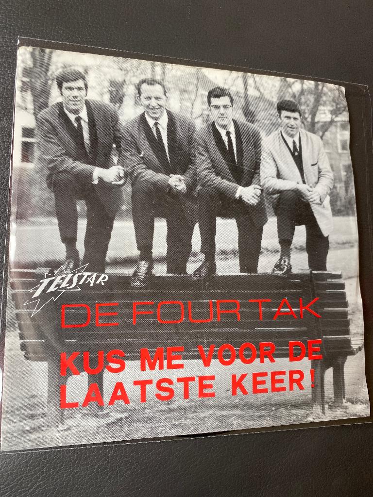 De Four Tak : Kus Me Voor De Laatste Keer ( single vinyl), Ophalen of Verzenden, Zo goed als nieuw, Overige formaten, Levenslied of Smartlap
