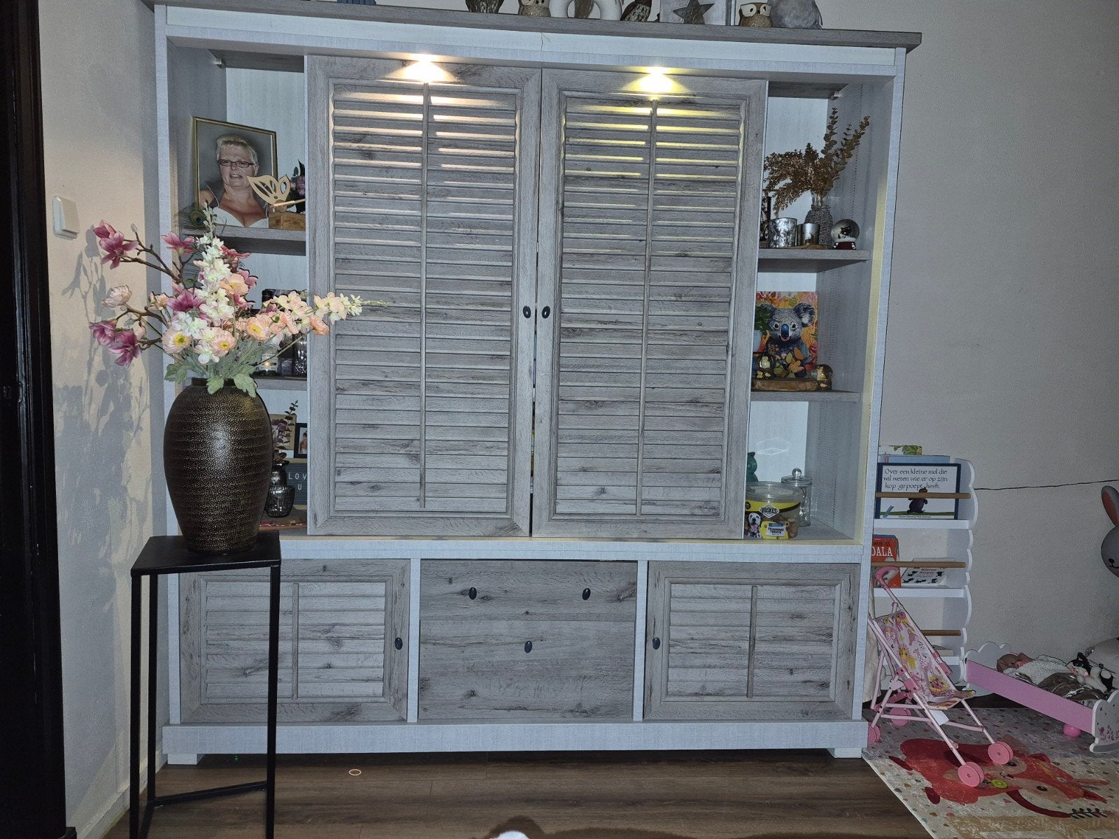 Landelijke buffetkast van Woonsquare met verlichting, Huis en Inrichting, Ophalen, Gebruikt, Met lade(s), 200 cm of meer