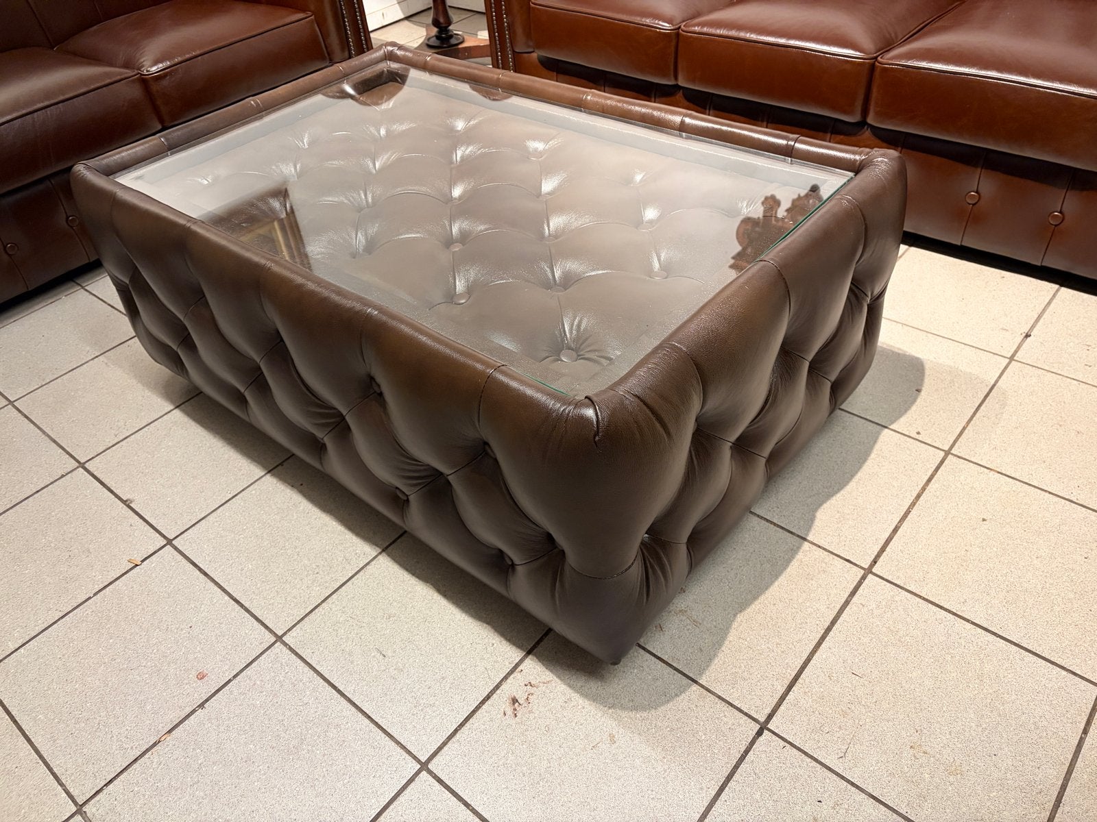 Chesterfield bankstel met salontafel - 2- en 3-zits bruin le, 7671cm, Gebruikt, 150 tot 200 cm, Driepersoons