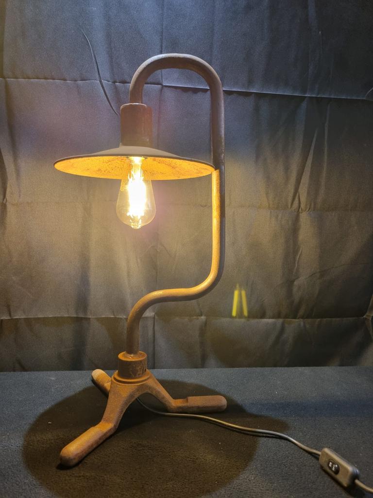 landelijke lamp, rustiek, roest, Huis en Inrichting, Ophalen, 50 tot 75 cm