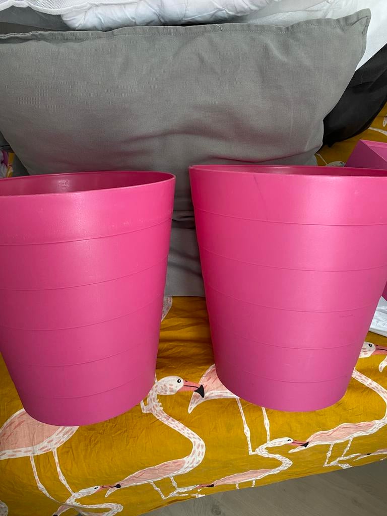 Te koop 2x IKEA roze prullenbak / bloempot, Rond, Ophalen of Verzenden, Zo goed als nieuw, Aardewerk