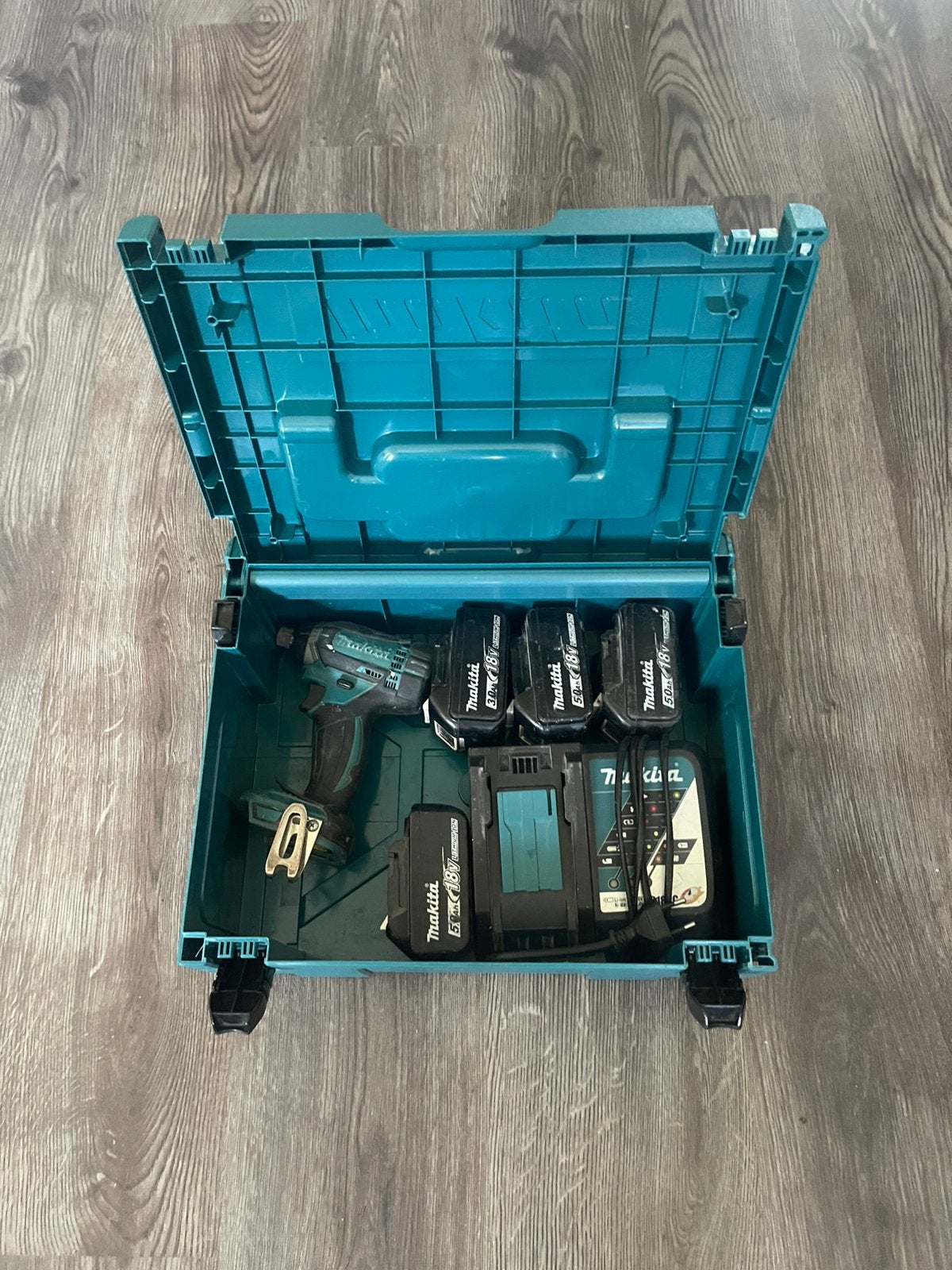 Makita 18V LXT slagschroevendraaier set, Ophalen of Verzenden, Zo goed als nieuw, Boor- en Schroefmachine