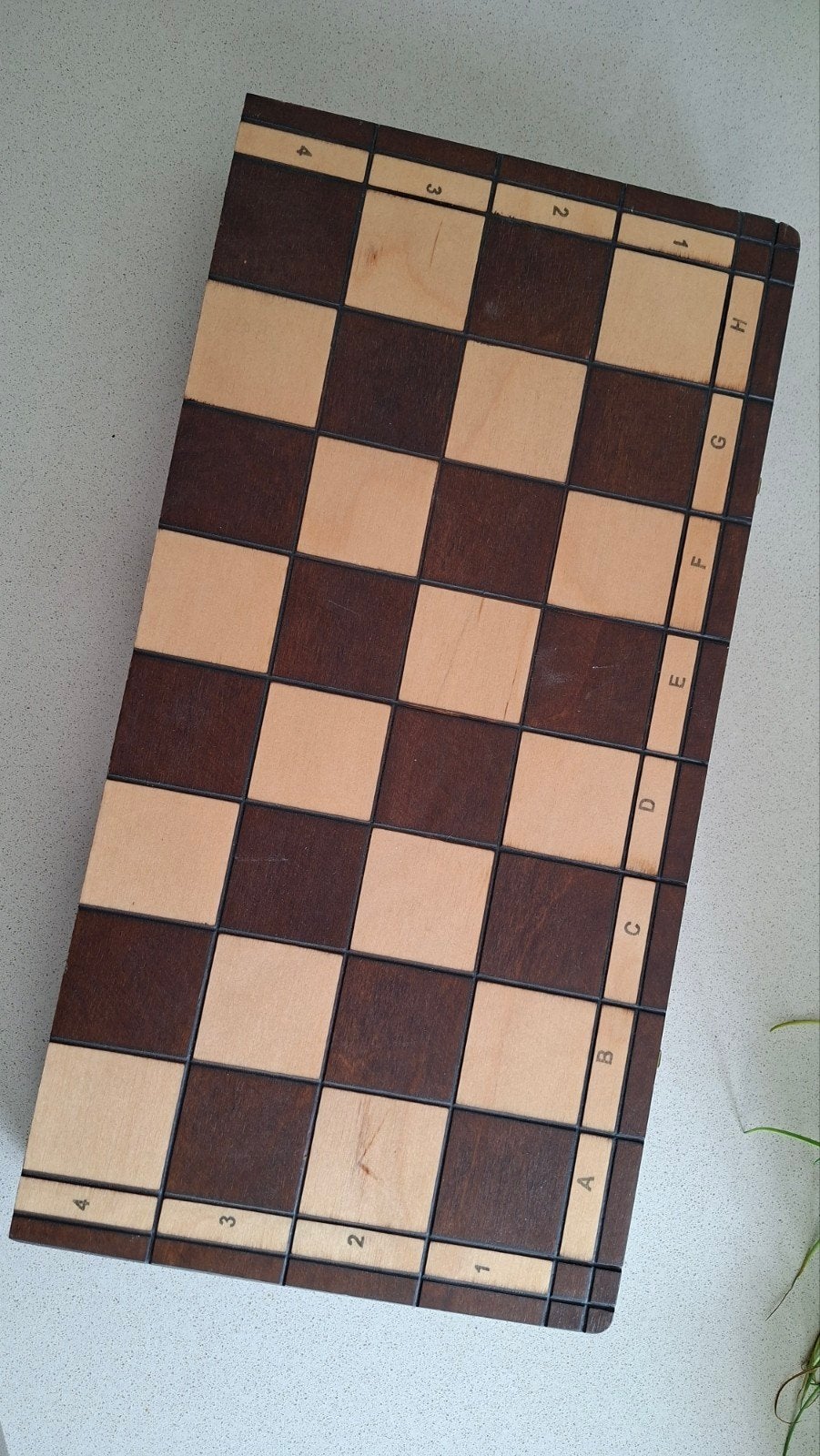 Houten schaakspel met opvouwbaar bord en opbergvak, Ophalen of Verzenden, Zo goed als nieuw, Schaken