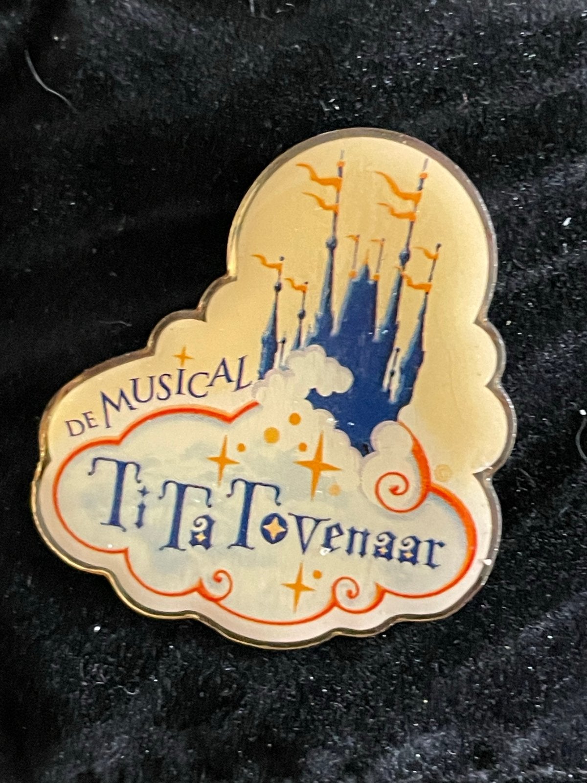 Efteling Pin - De Musical Ti Ta Tovenaar, Verzamelen, Ophalen of Verzenden, Zo goed als nieuw, Button of Speldje