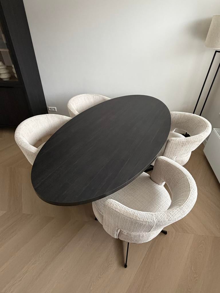 Ovale eettafel Zwanenburg zwart mangohout, Huis en Inrichting, Tafels | Eettafels, Ophalen, Gebruikt, 100 tot 150 cm, Vijf personen of meer