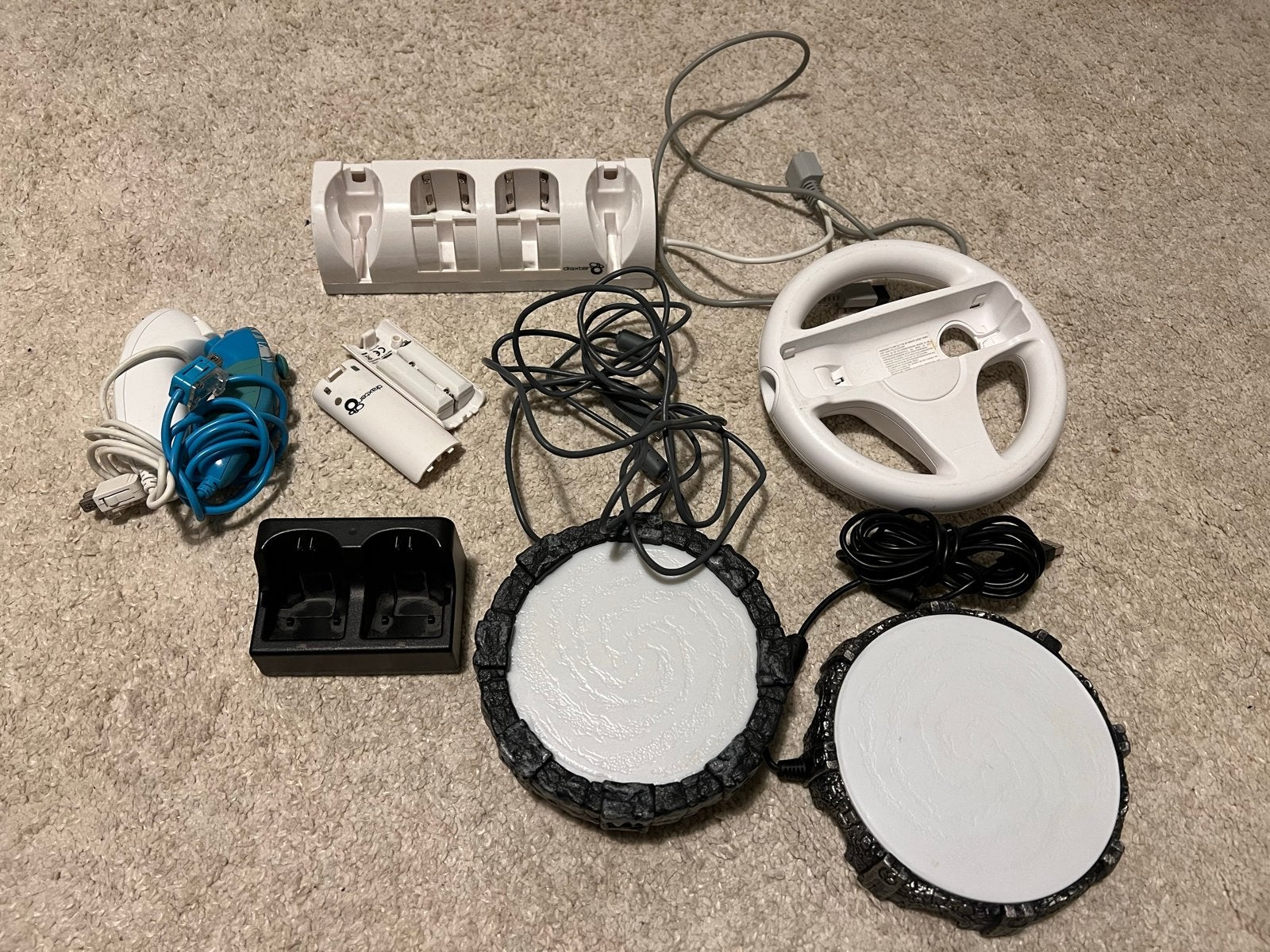 Wii accessoires bundel: opladers, stuurtje, Skylanders porta, Spelcomputers en Games, Ophalen of Verzenden, Gebruikt, Zonder controller