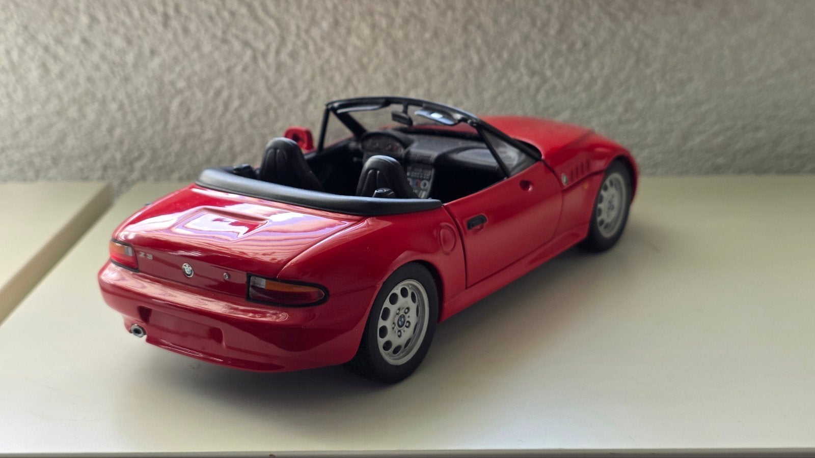 Foto 3 van UT Models BMW Z3 Opknapper