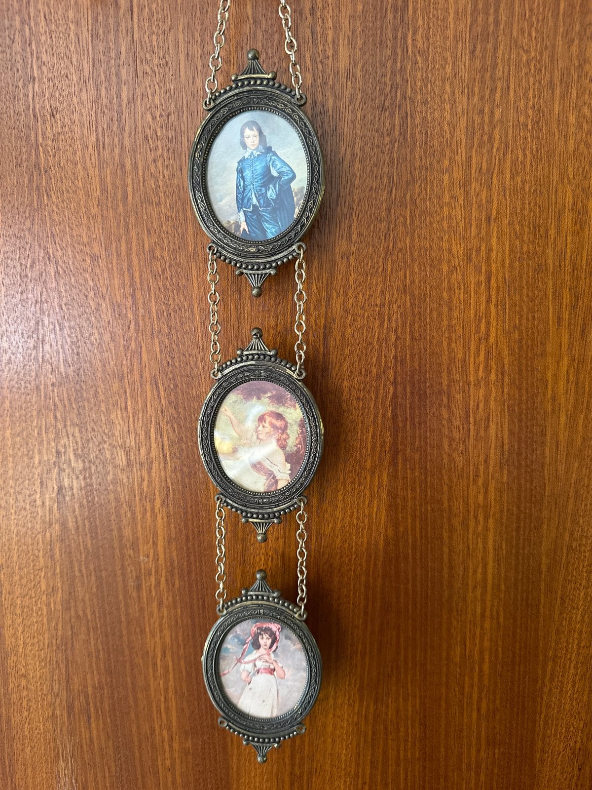 Vintage fotolijstje met 3 ovale lijstjes en ketting, Ophalen, Gebruikt, Fotolijst, Goud