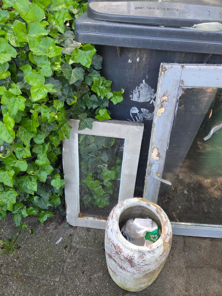 2 glazen ruiten / ramen - gratis af te halen, Ophalen, Gebruikt, Minder dan 80 cm, Minder dan 80 cm