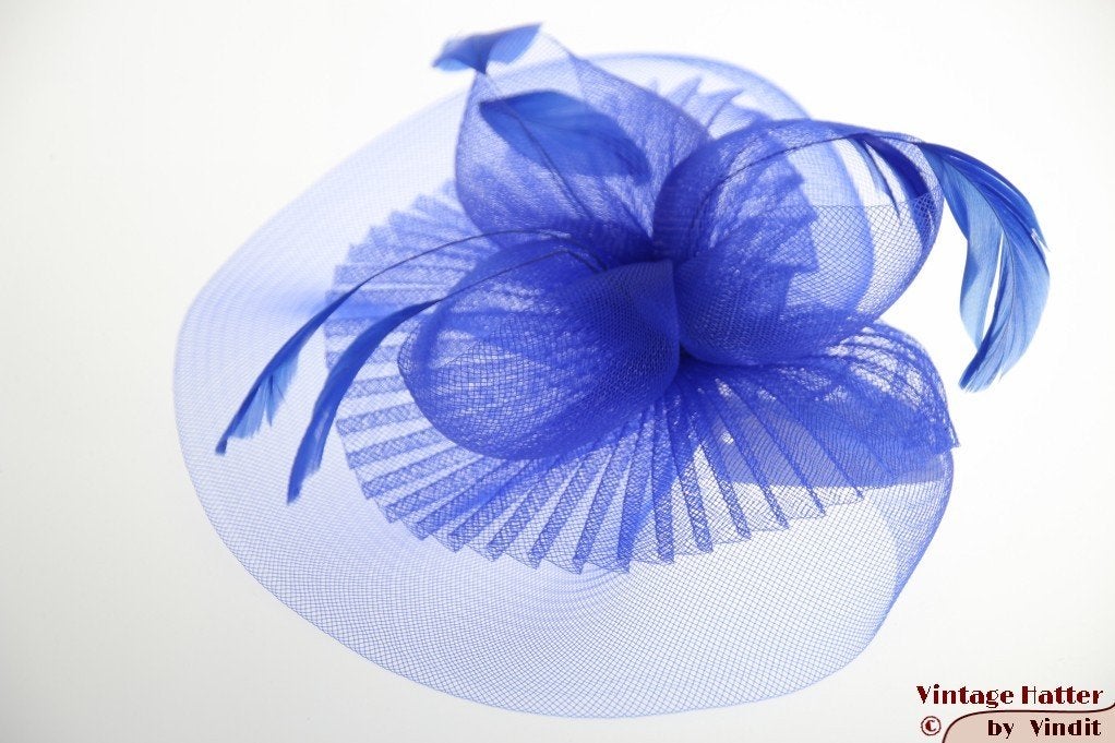 Disc Fascinator wijd blauw met veren nieuw one size fits all, Ophalen of Verzenden, Nieuw, One size fits all, Hoed