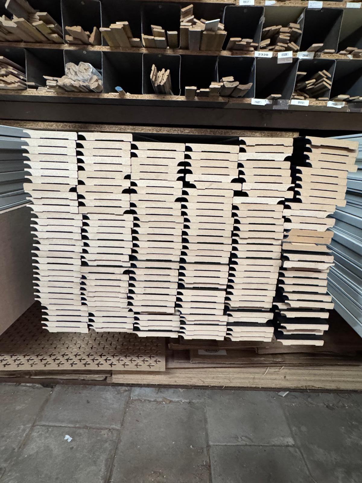 12x90mm vochtwerend plinten zwart RAL9005 240cm lang Aktie!, Ophalen, ., Nieuw, 200 tot 250 cm