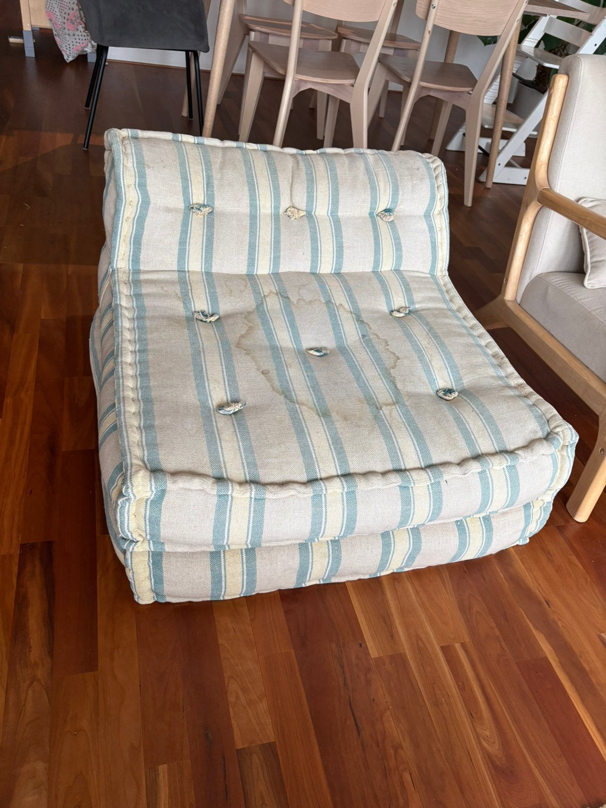 Soft low lounge / floor chair – great with kids, Ophalen, Gebruikt