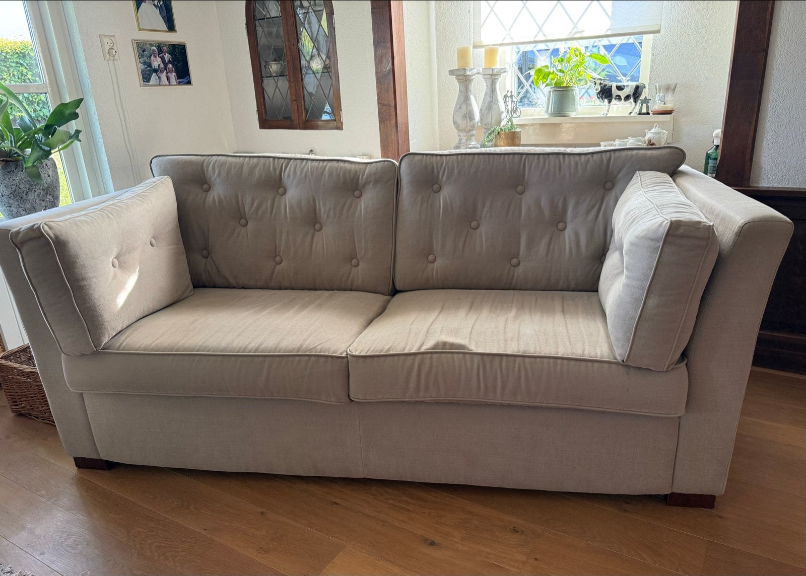 Tweezits bankje, stof, kleur Cream, in nette staat, Huis en Inrichting, Banken | Bankstellen, Ophalen, Gebruikt, 150 tot 200 cm